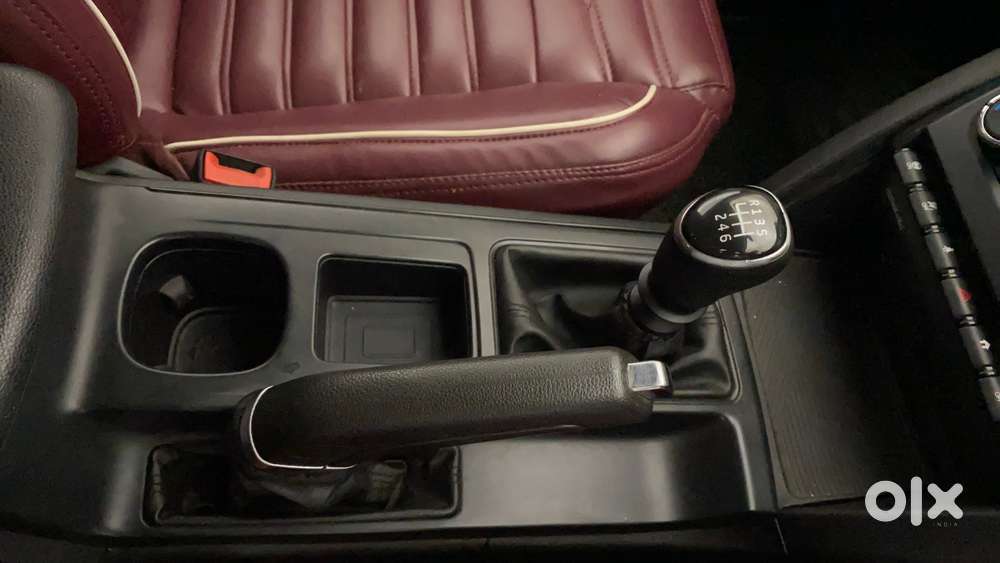 Mahindra Xuv700 2.0 Mx Petrol Mt 5 Str, 2023, Petrol