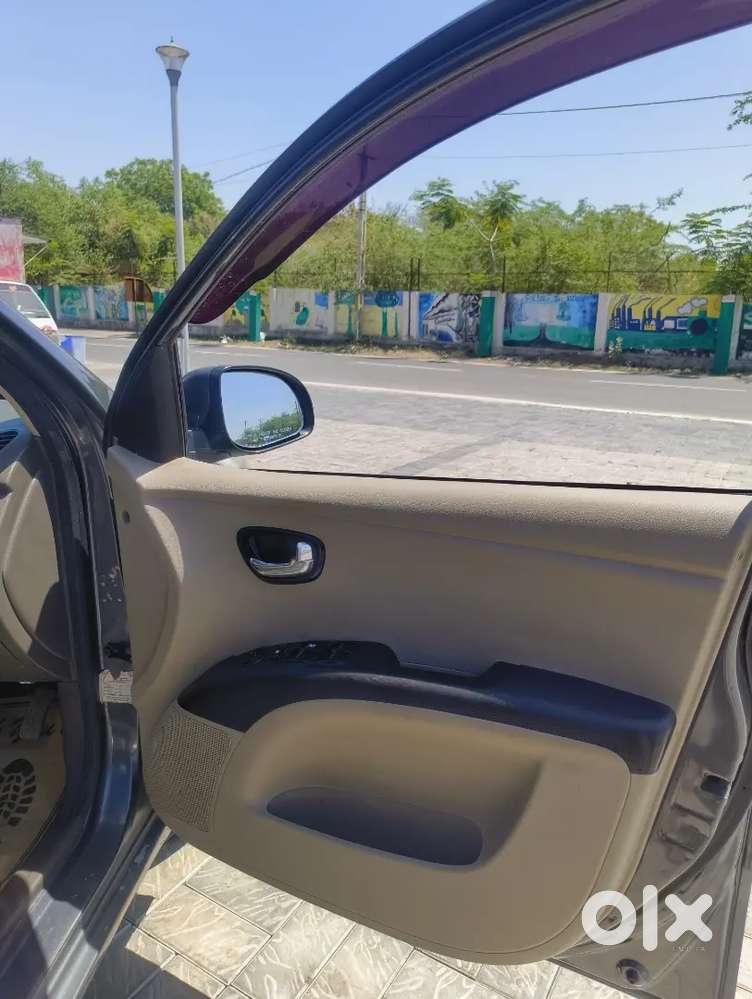 Urgent Sale: I10 Sportz 2011  82.5k Km  Clean & Maintained