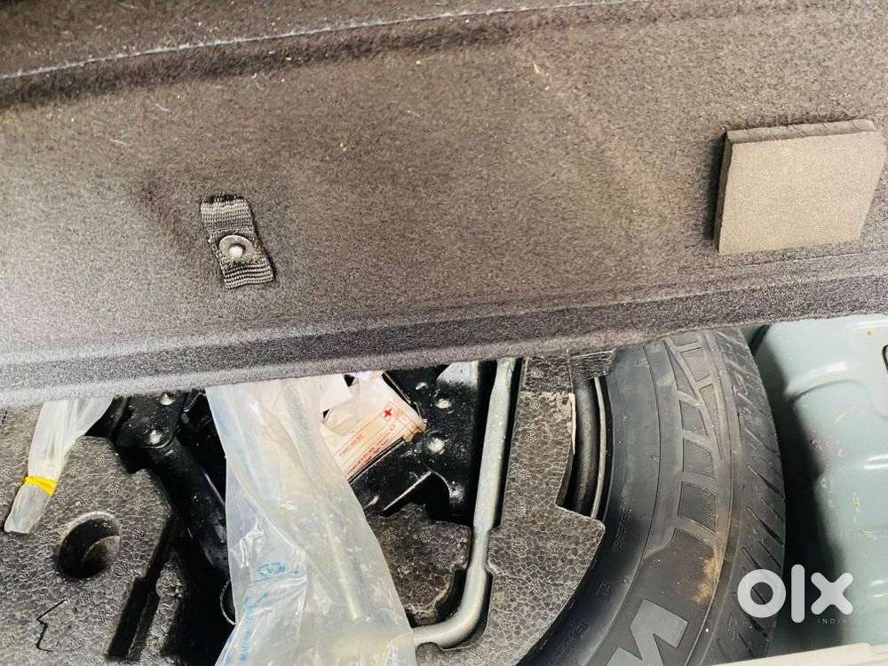 Mahindra Xuv300 1.2 W8 (o) Amt Petrol, 2021, Petrol