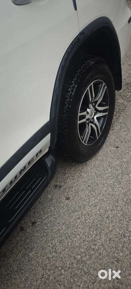 Toyota Fortuner Legender 2024