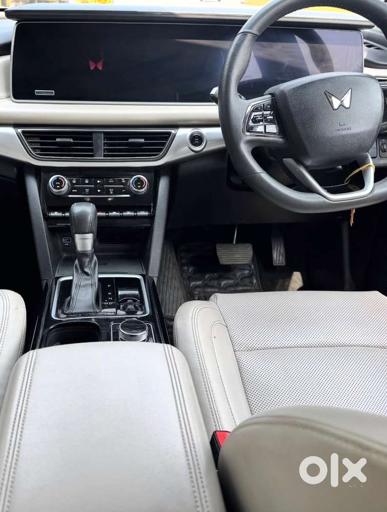 Mahindra Xuv700 Diesel 2023 Luxury Pack July Month