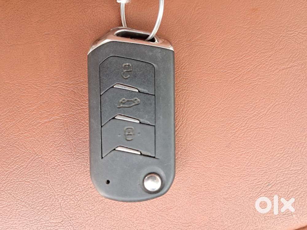 Mahindra Xuv300 W8, 2022, Petrol