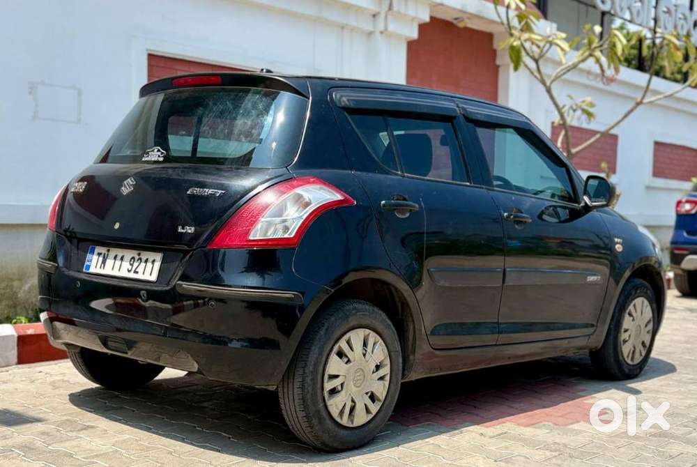 Maruti Suzuki Swift Lxi Bsiv, 2012, Petrol