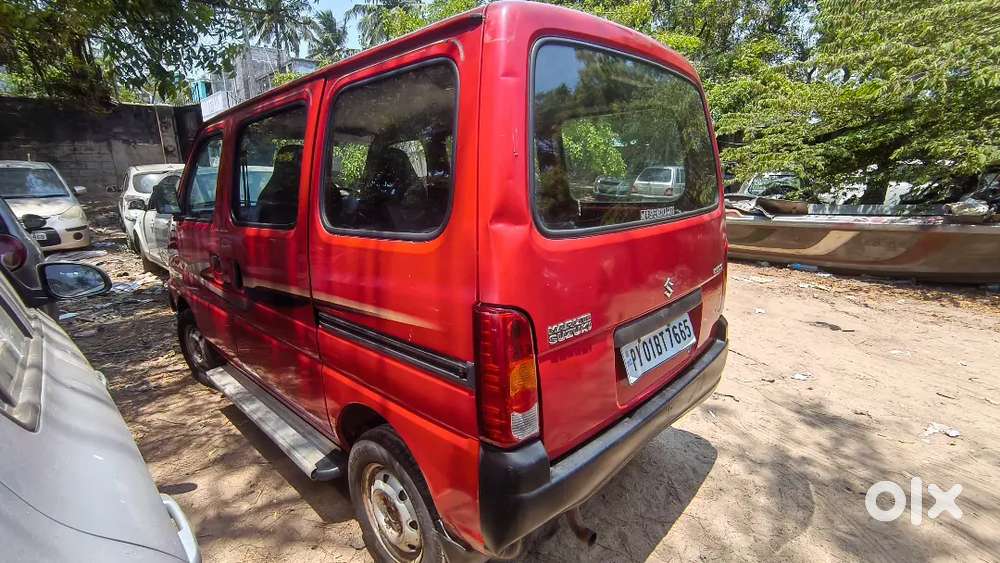 Maruti Eeco Red Colour