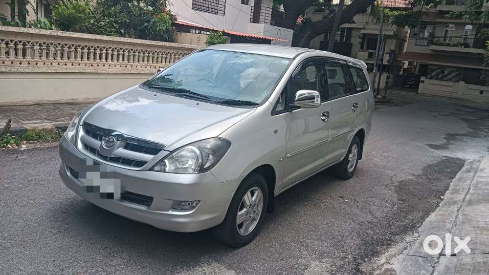 Toyota Innova 2.5 V Diesel 8-seater, 2006, Diesel