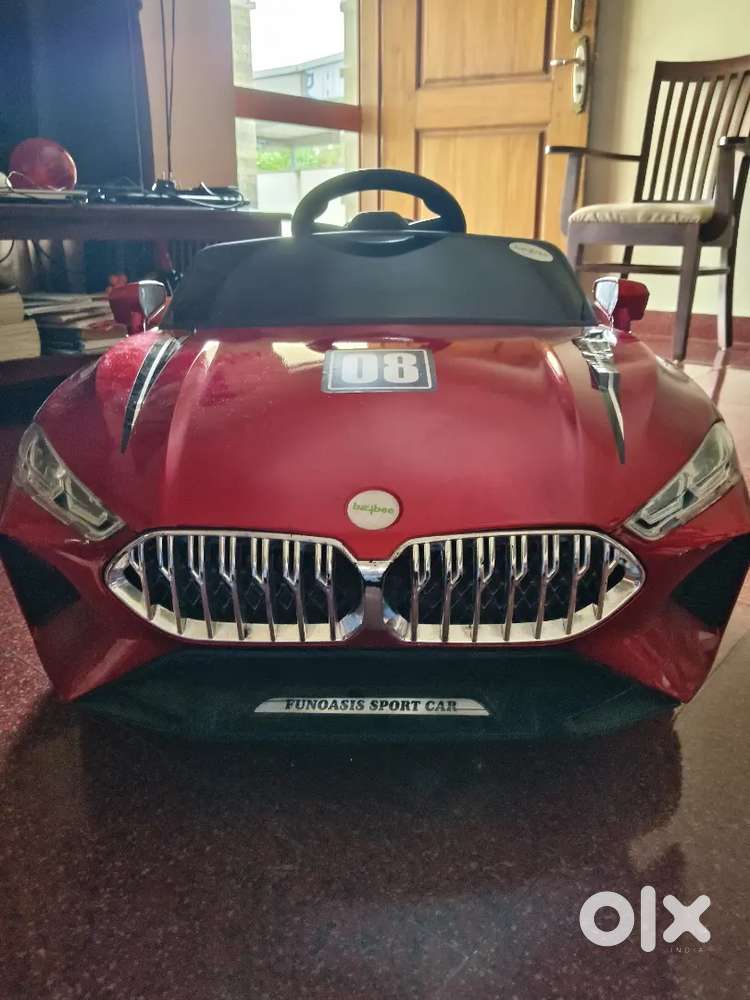 Kids riding beautiful electric car - Photo 2