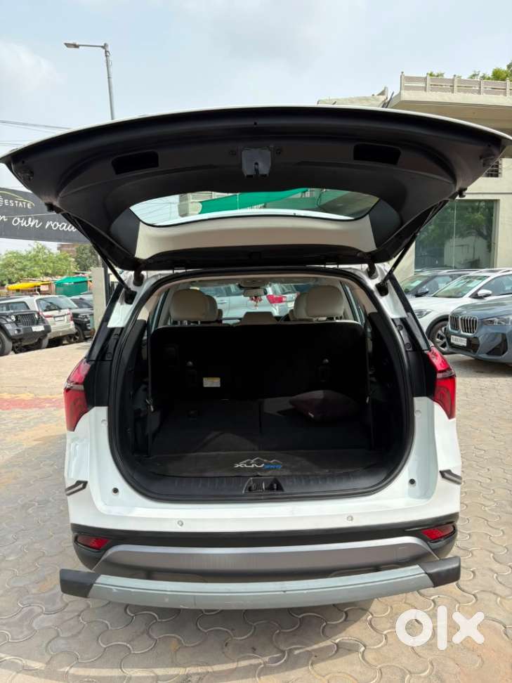 Mahindra Xuv700 2.2 Ax 7 Diesel At Str Awd, 2022, Diesel