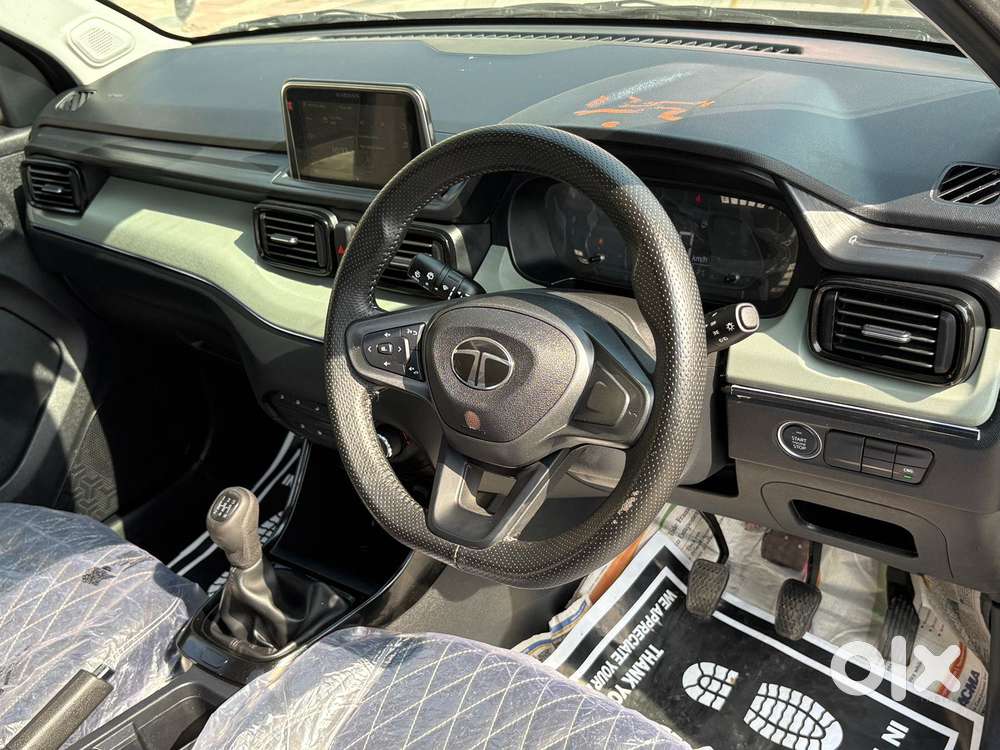 Tata Punch Accomplished Dazzle Sunroof Cng, 2025, Cng & Hybrids