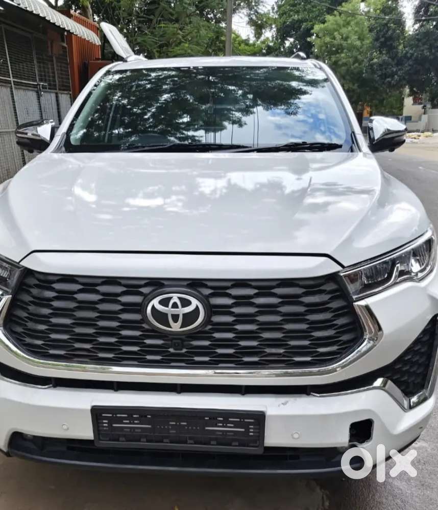 Toyota Innova Hycross 2024 Petrol Well Maintained