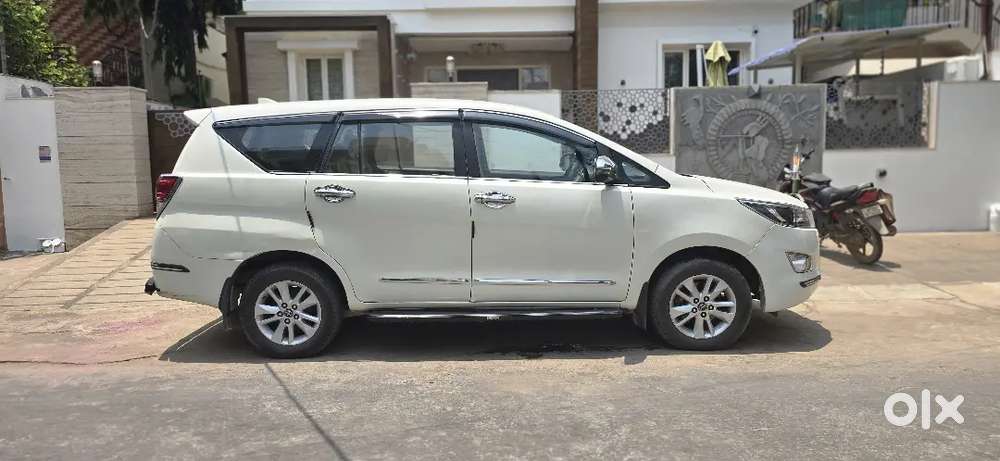 Innova Crysta V  8 Setter