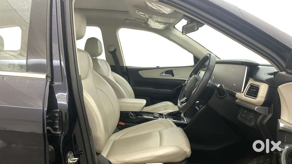 Mahindra Xuv700 2.2 Ax 7 Diesel At Luxury Pack Str, 2022, Diesel