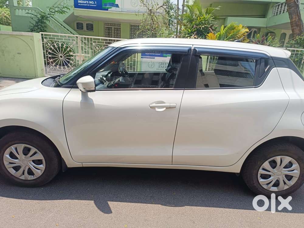 Maruti Suzuki Swift Vxi + Manual, 2023, Petrol