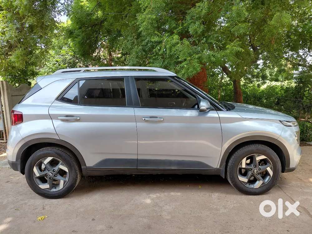 Hyundai Venue 2021 Diesel 98365 Km Driven