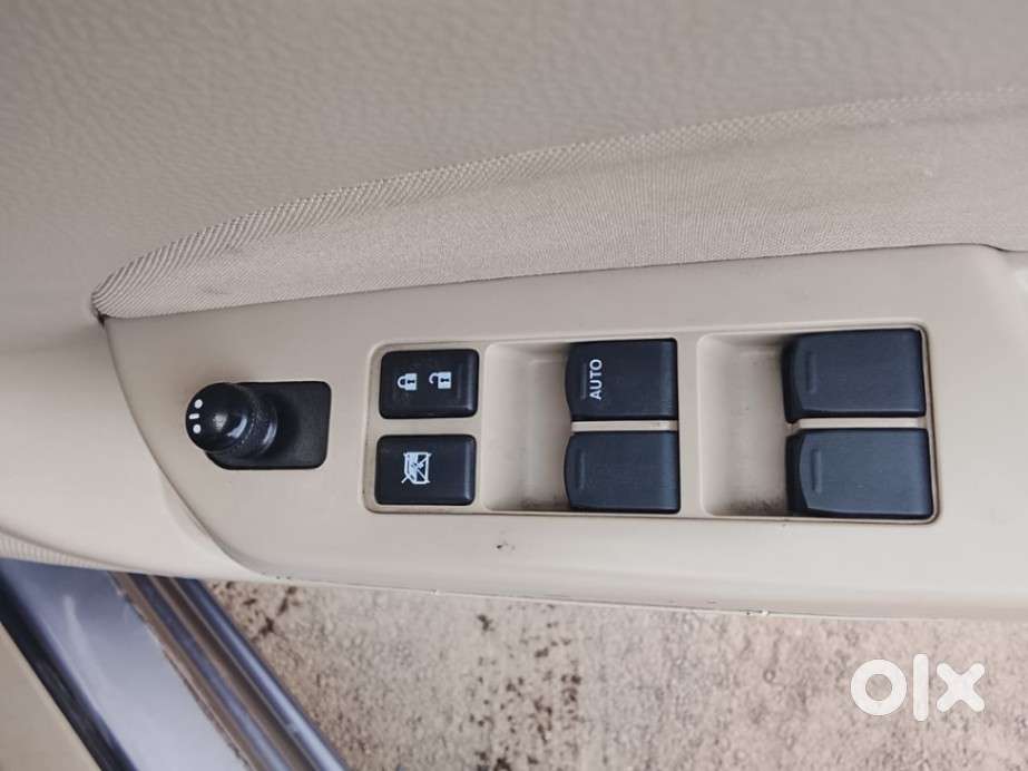 Maruti Suzuki Swift Dzire 1.2 Zxi Bsiv, 2014, Petrol