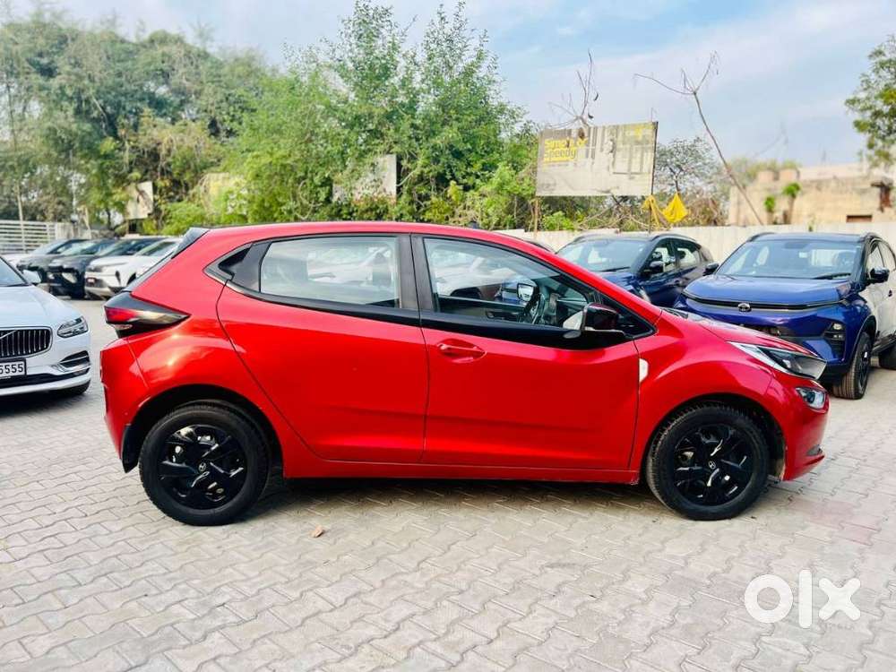 Tata Altroz, 2025, Petrol