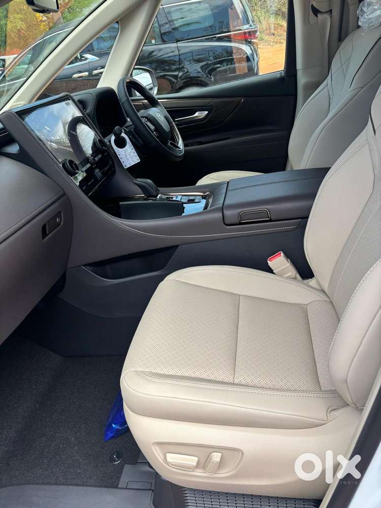 Toyota Vellfire Vip – Executive Lounge, 2025, Petrol