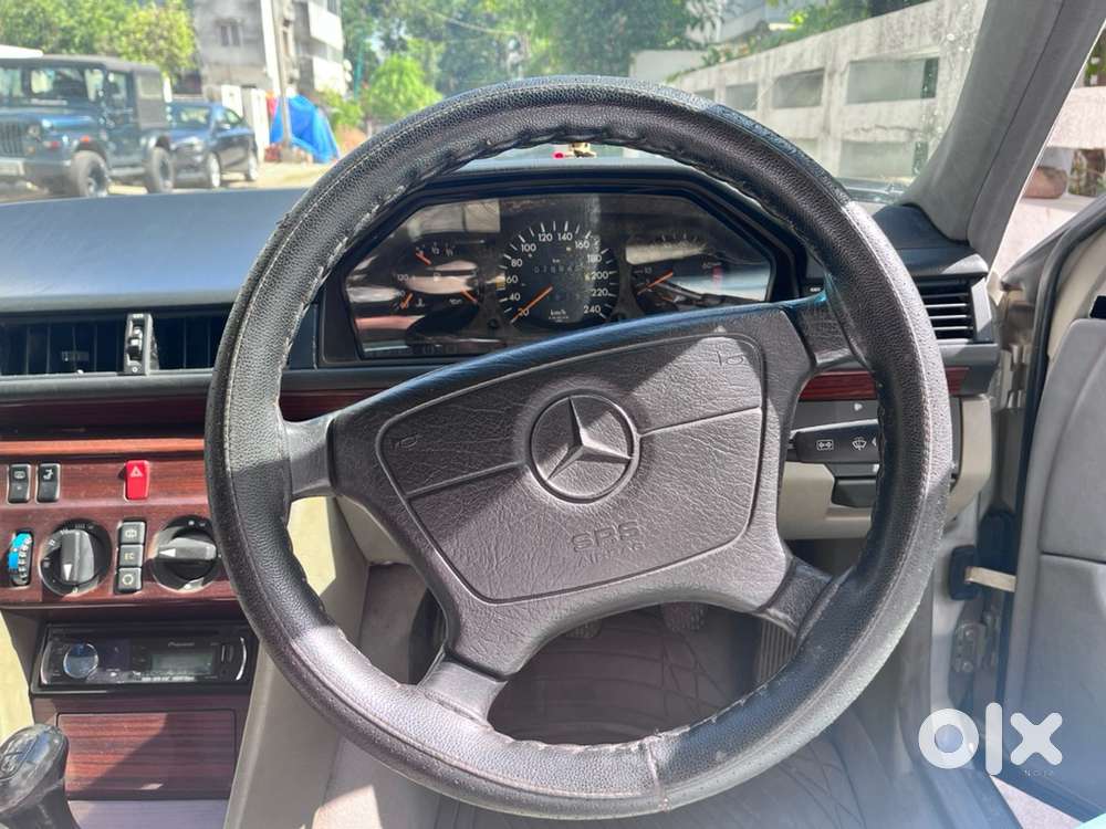 Mercedes Benz Classic W124 E220 Petrol Manual
