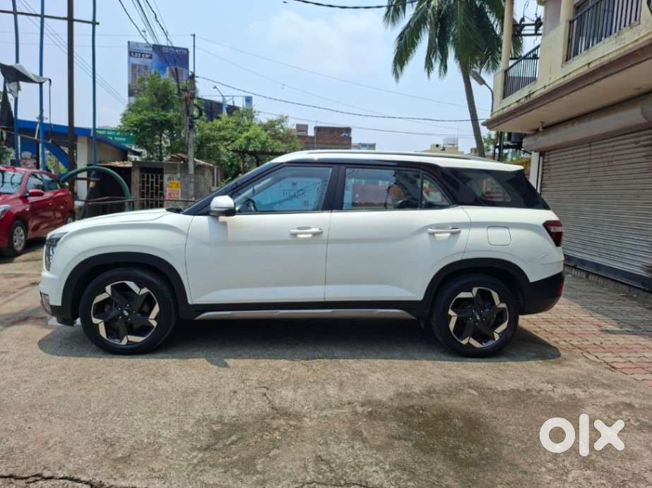 Hyundai Alcazar Platinum, 2023, Petrol