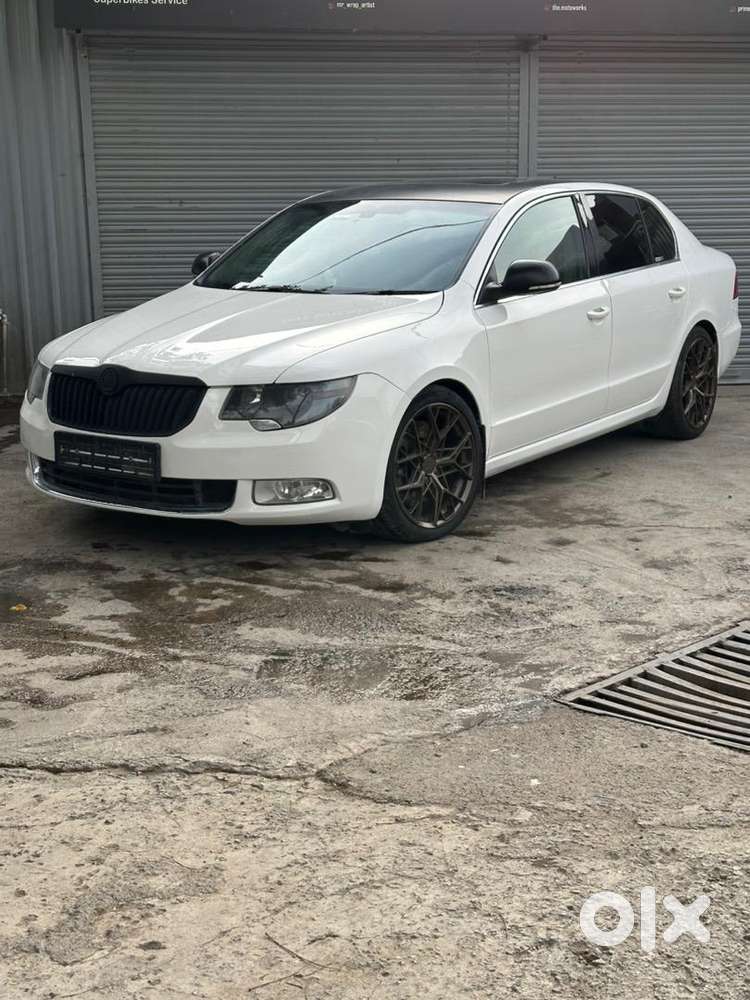 Skoda Superb 2010 Petrol 75000 Km Driven