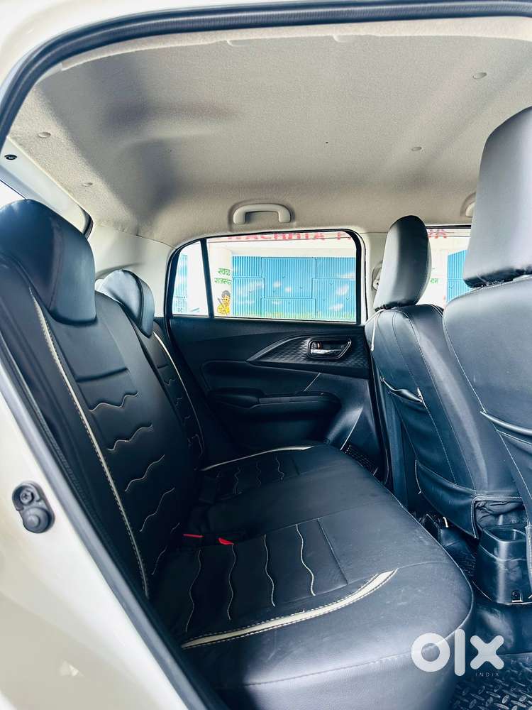 Maruti Suzuki Swift Vxi + Manual, 2025, Petrol