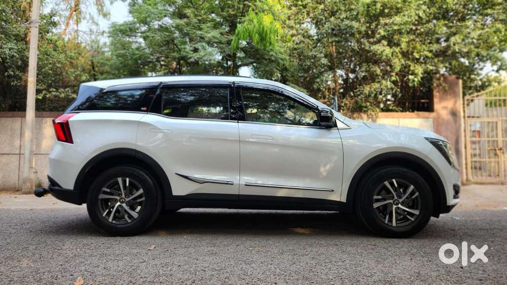 Mahindra Xuv700 2.0 Ax 5 Petrol Mt 7 Str, 2022, Petrol