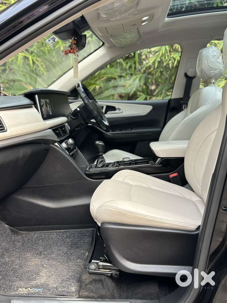 Mahindra Xuv700 2.2 Ax 7 Diesel Mt Luxury Pack Str, 2025, Diesel