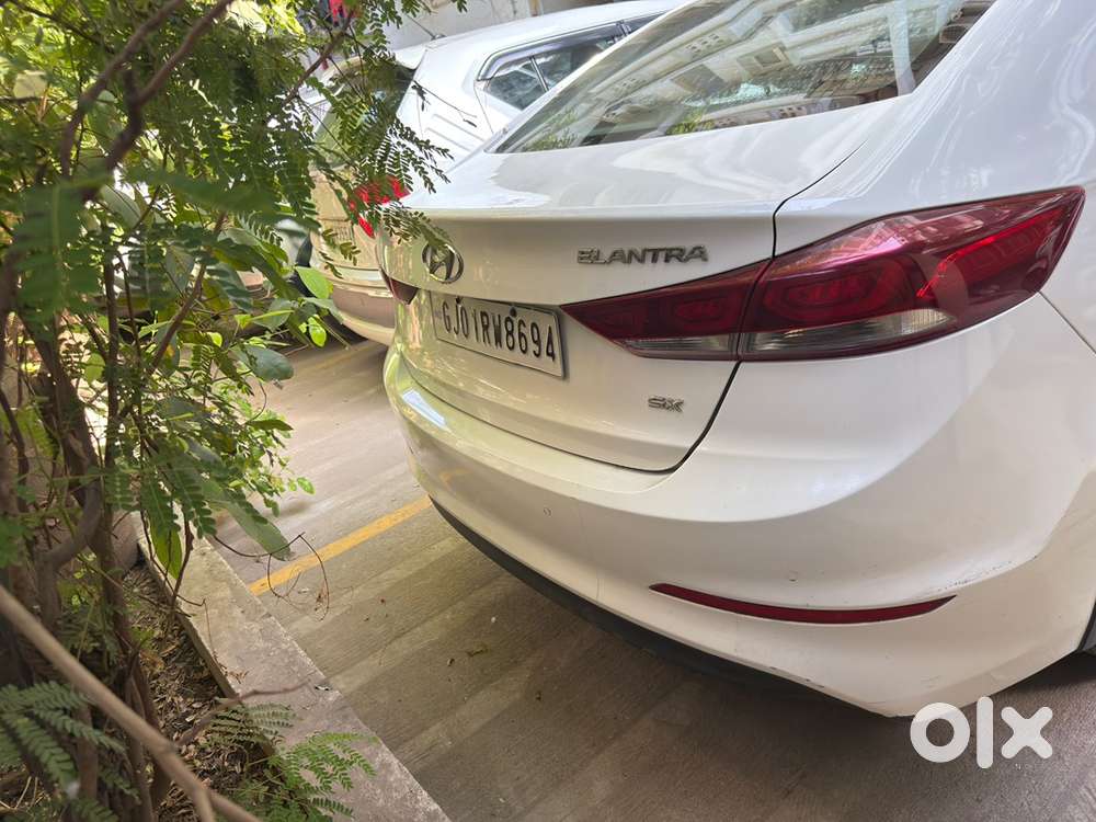 Hyundai Elantra - Manual- Diesel- Drives Like A New Car