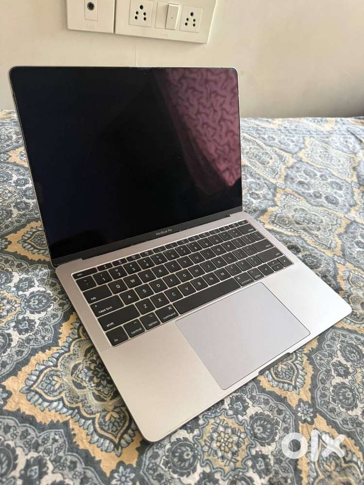 Apple MacBook Pro 13-inch (2017) 8GB RAM 256GB SSD macOS Sequoia