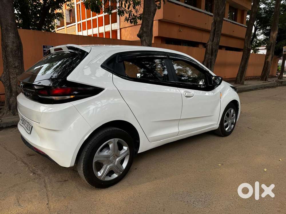 Tata Altroz 1.2 Xm Plus, 2023, Petrol