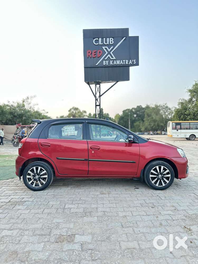 Toyota Etios Liva V Dual Tone, 2019, Petrol