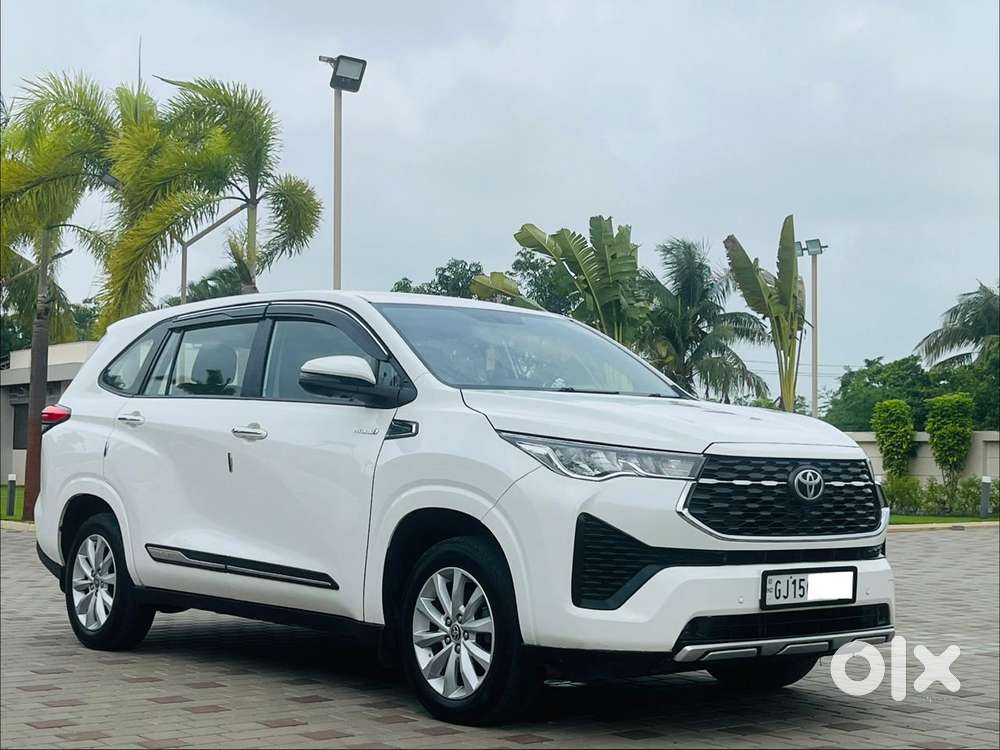 Toyota Innova Hycross 2.0 Vx (o) Hybrid 7 Str, 2023, Petrol