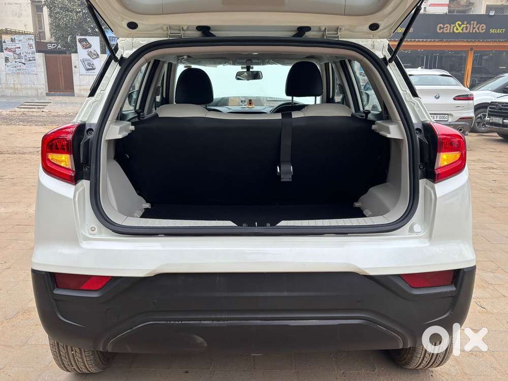 Mahindra Xuv300 1.2 W6 Amt Petrol, 2023, Petrol