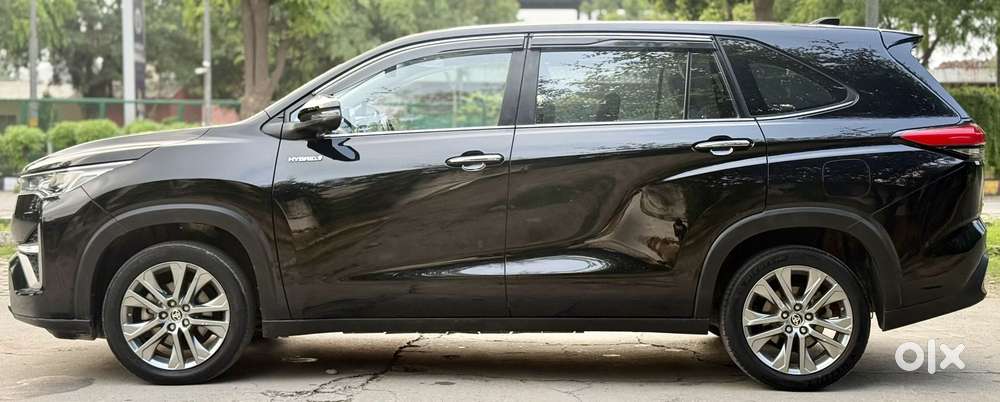 Toyota Innova Hycross Zx(o), 2025, Petrol