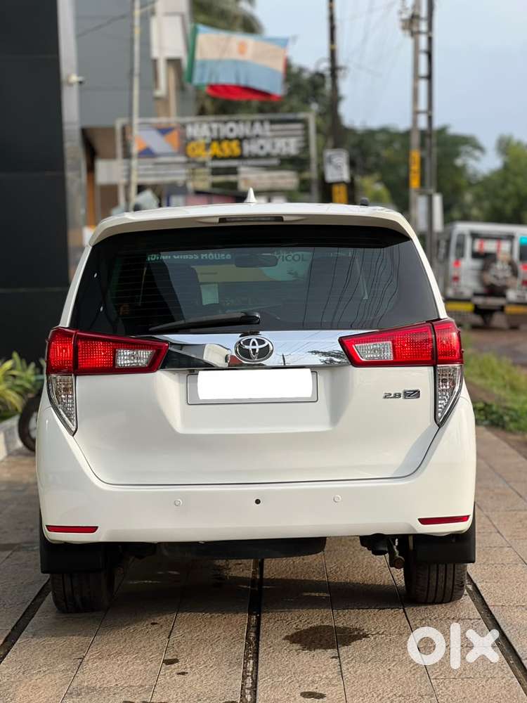 Toyota Innova Crysta 2.8 Z, 2017