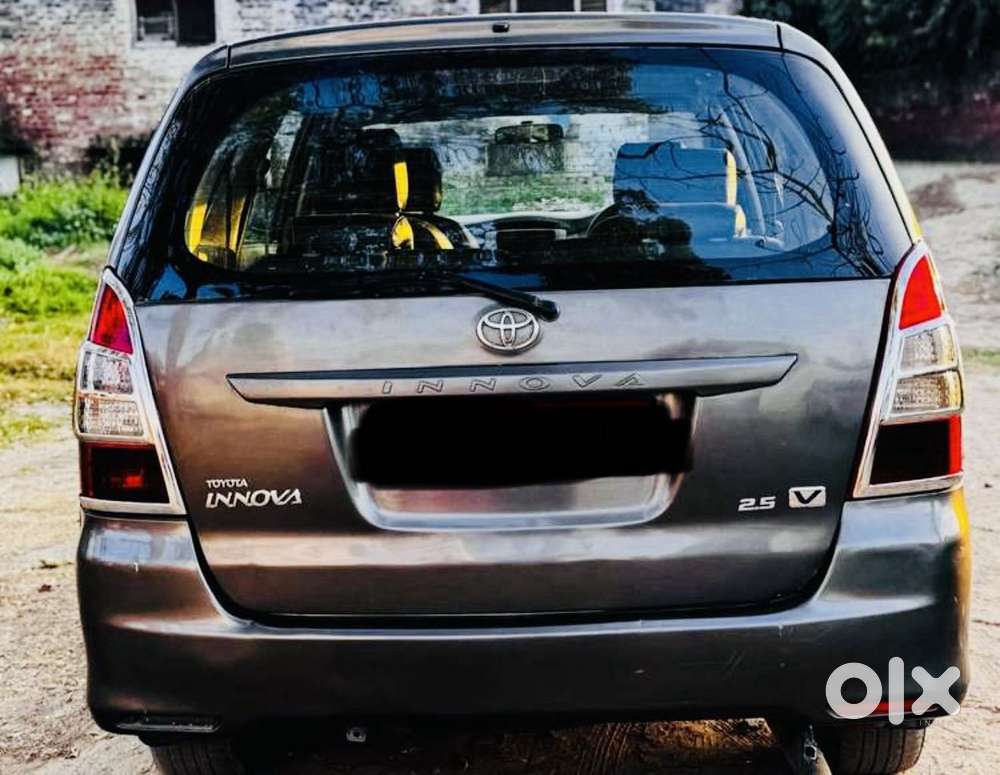 Toyota Innova 2.5 V 7seater Crysta Edition, 2012, Diesel