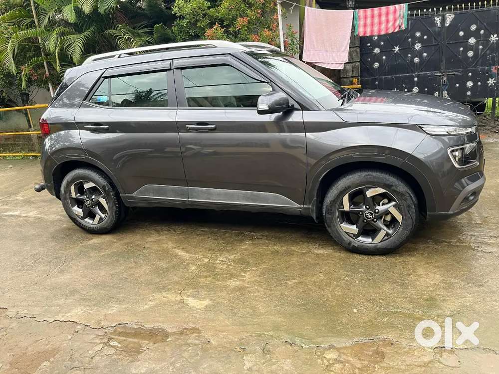 Venue Sx Turbo With Sunroof 2020 December Model