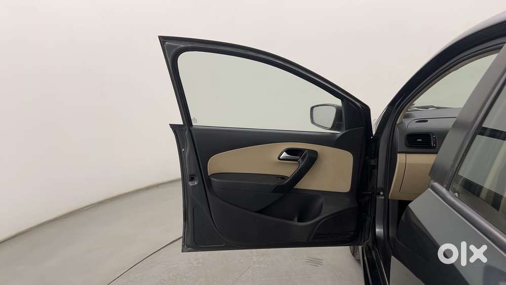 Volkswagen Polo Petrol Highline 1.2l, 2015, Petrol