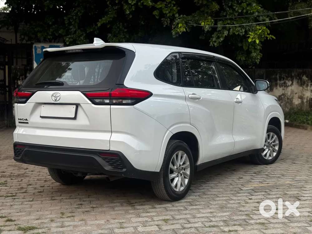 Toyota Innova Hycross, 2023, Petrol