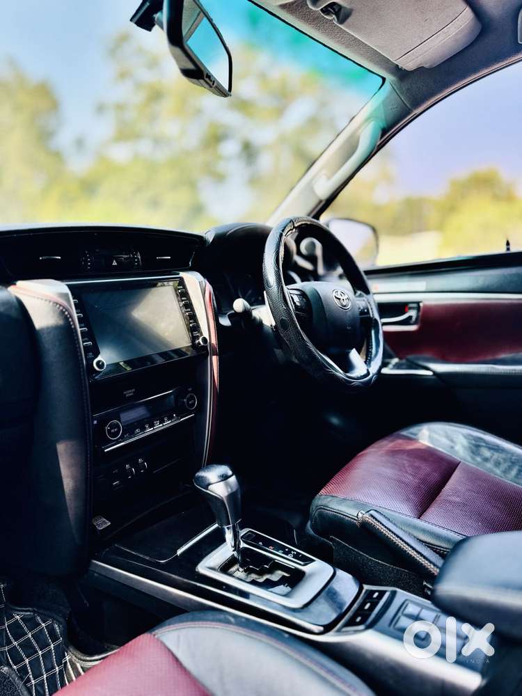 Toyota Fortuner Legender