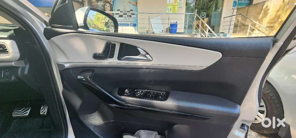 Mahindra Xuv700 2022 Diesel 35500 Km Driven