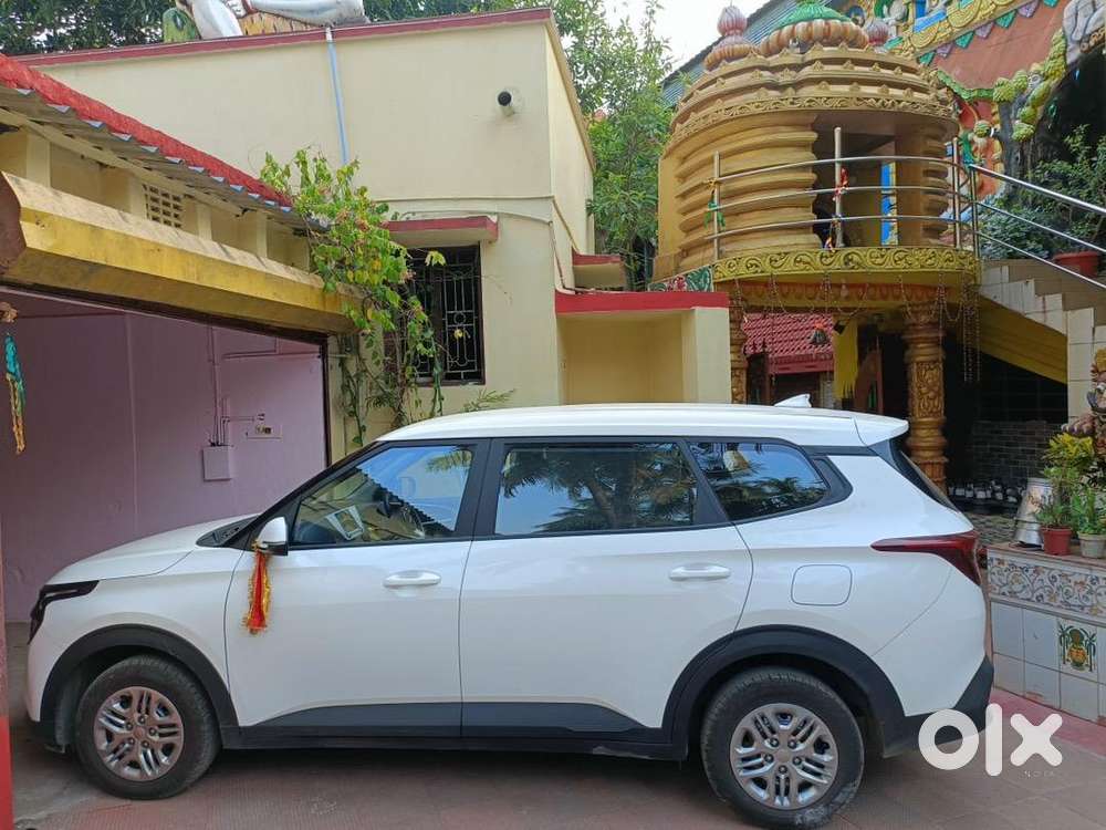 Kia Carens 2024 Petrol Well Maintained