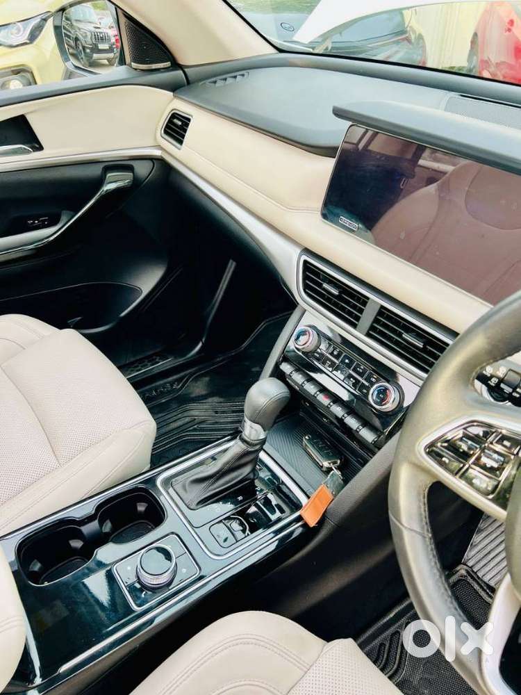 Mahindra Xuv700 2.0 Ax 7 Petrol At Luxury Pack Str, 2024, Petrol