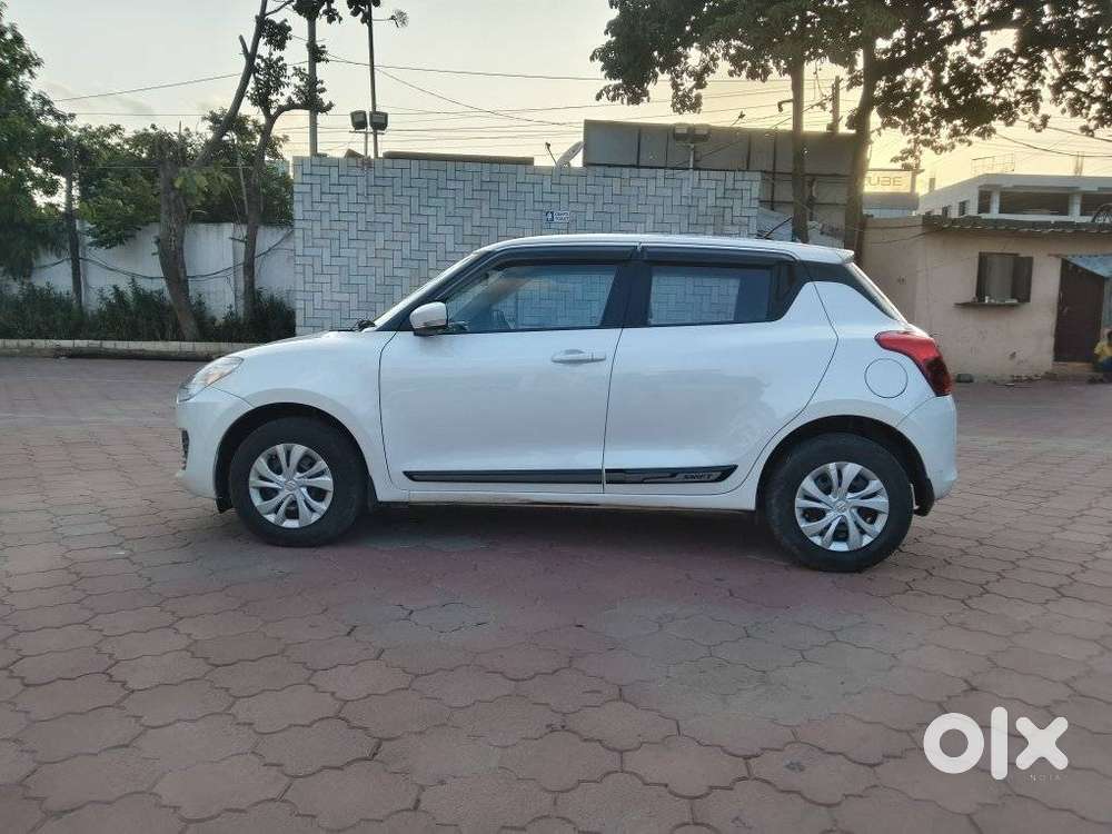 Maruti Suzuki Swift Vxi + Manual, 2022, Petrol