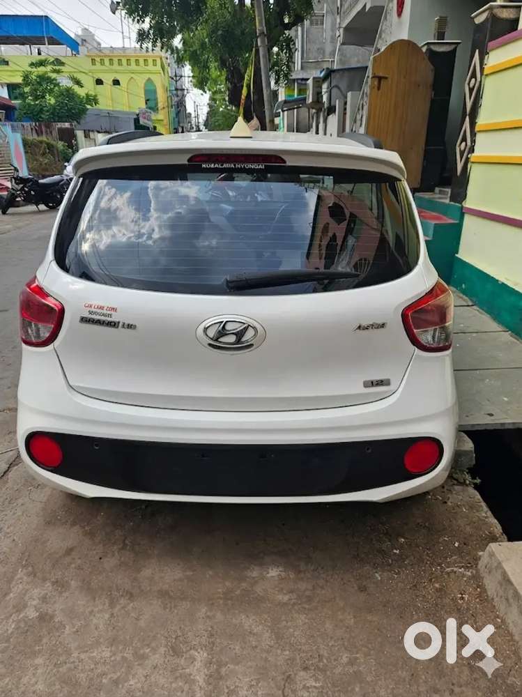 Hyundai Grand I10 2017 Top Variant Well Maintained & Driven Less