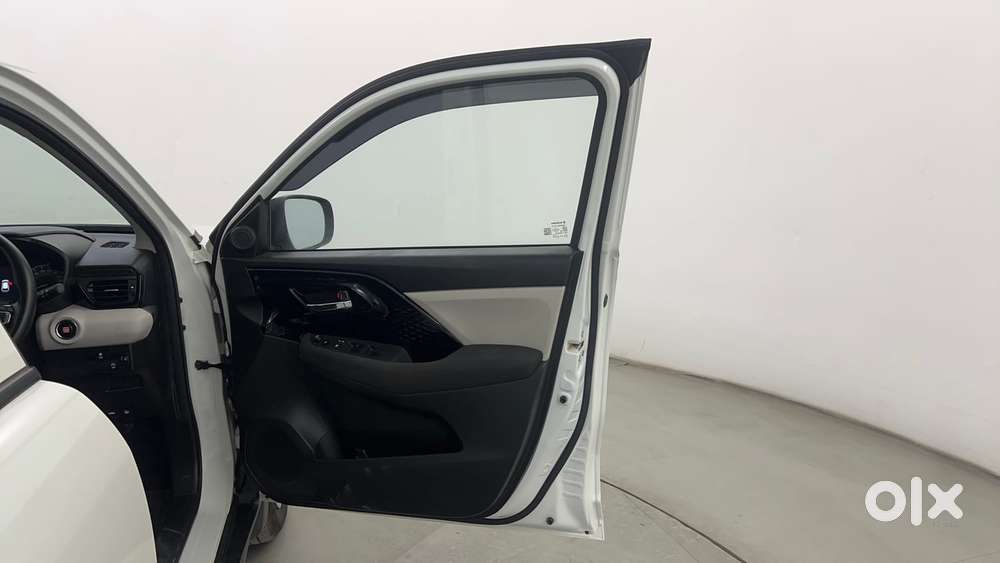 Maruti Suzuki Grand Vitara 1.5 Delta Smart Hybrid At, 2025, Petrol