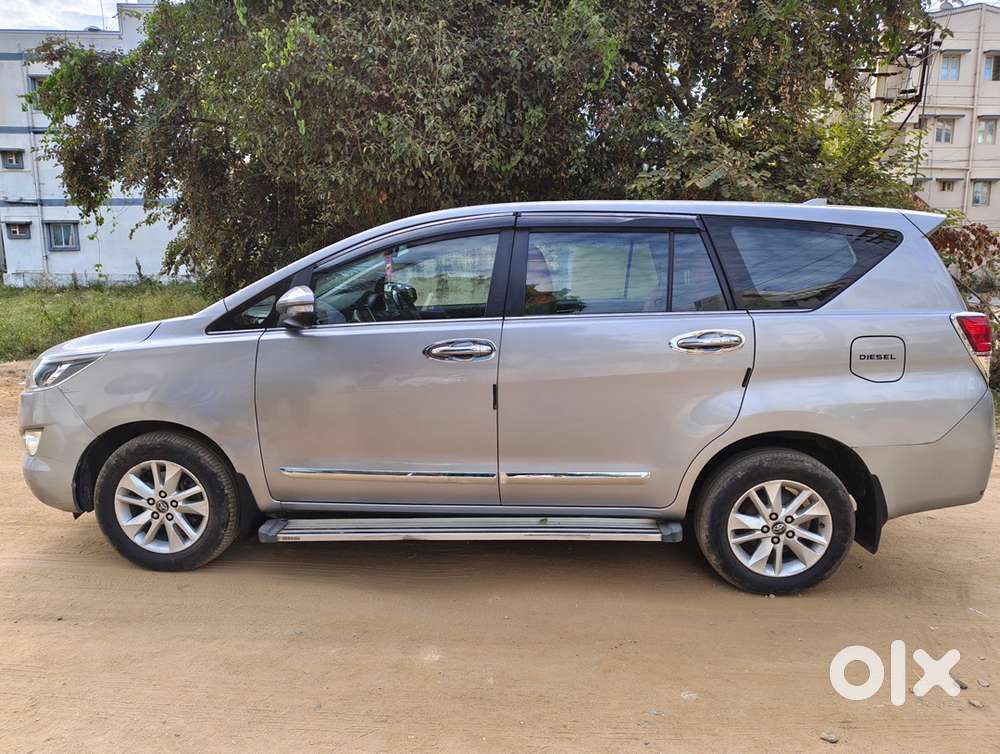 Toyota Innova Crysta 2016 2.4 V 8 Seat