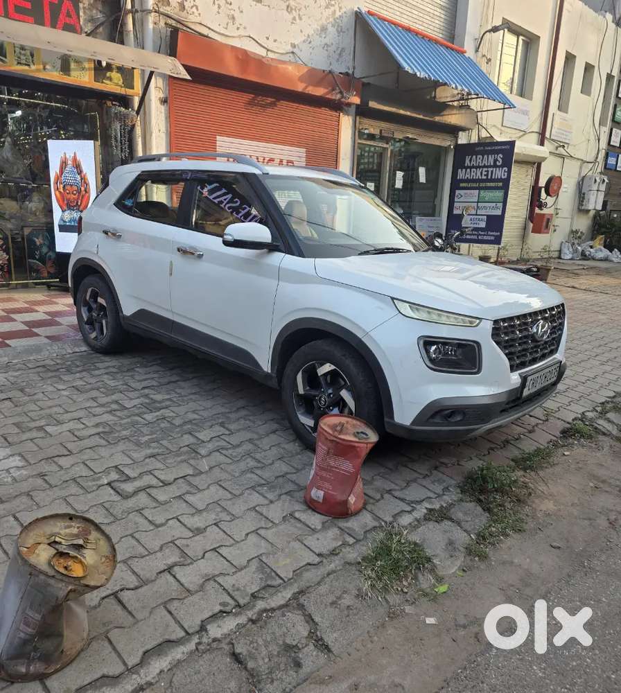 Hyundai Venue Sx 2022 74000 Km Driven