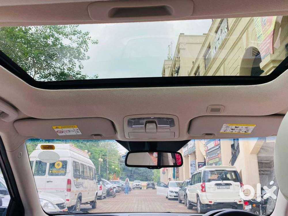 Mahindra Xuv300 1.2 W8 (o) Amt Petrol, 2021, Petrol