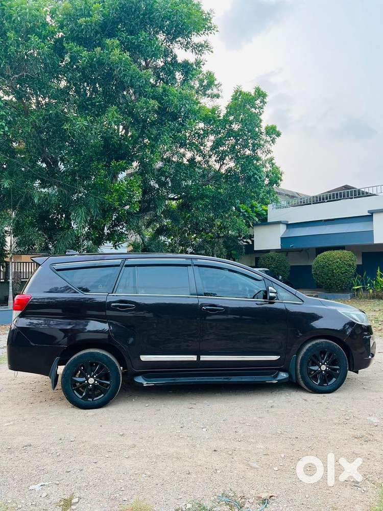 Toyota Innova Crysta 2017 Diesel Well Maintained
