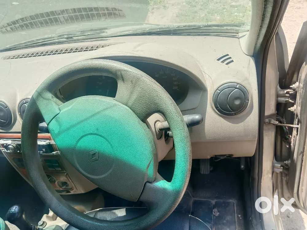 Mahindra Logan Petrol 2007
